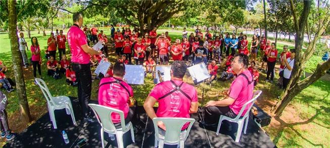 Apresentação durante a I Caminhada Musical, em São