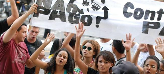 Aracaju sai às ruas para protestar
