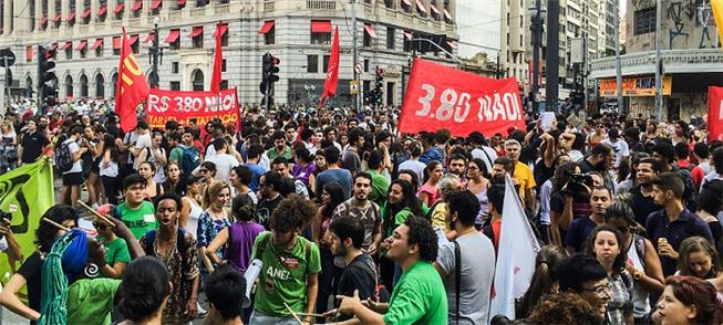 Ato no centro contra o reajuste dos transportes em