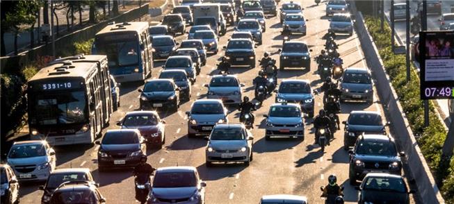 Aumento da frota limita redução das emissões pela