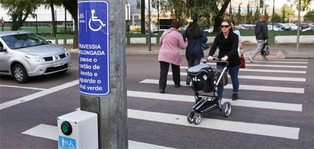 Aumento no tempo aberto do semáforo para pedestre