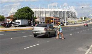 Av. Alberto Craveiro só conta com 2 semáforos e fa