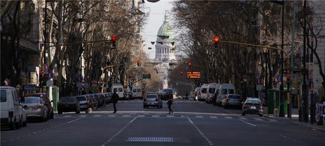 Av. de Mayo, em Buenos Aires, onde carros pagarão