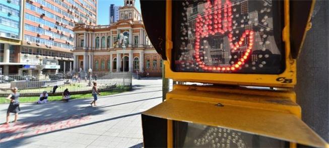 Av. João Pessoa: 13' para cruzar quatro faixas da