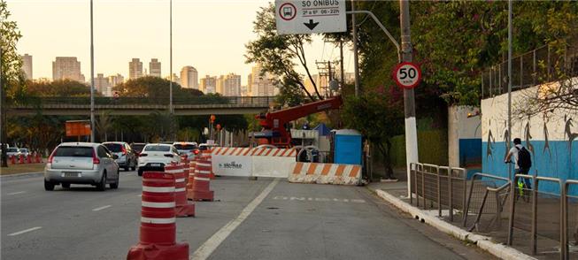 Av. Santos Dumont, em São Paulo: redução de faixas