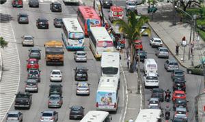 Avenida Agamenon Magalhães, em Recife