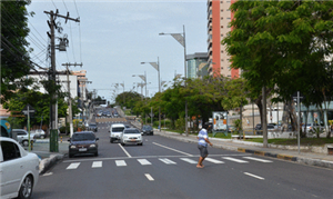 Avenida Álvaro Maia, em Manaus: 