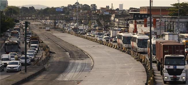 Avenida Brasil e a obra interminável do BRT Transb