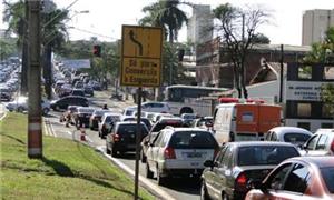 Avenida JK, logo no início da manhã