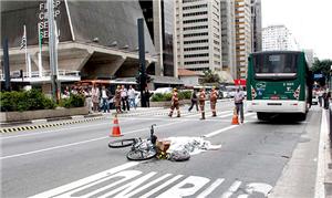 Avenida Paulista é parcialmente interditada no loc
