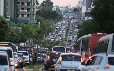 Avenidas de Manaus castigadas nos horários de pico