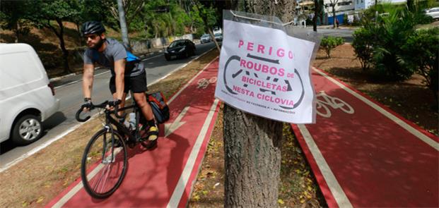 Aviso chama atenção para roubo de bicicletas na Av