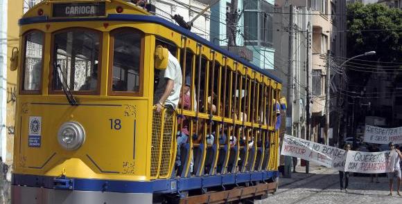 Bairro da Lapa, no Rio, volta a ser atendido pelo