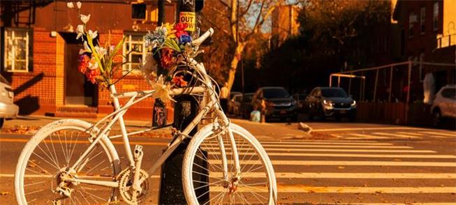 Bicicleta branca, para não esquecer as vítimas do