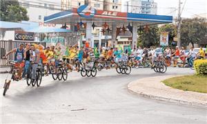 Bicicleta gigante é atração na cidade mineira