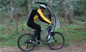 Bicicleta protege os ciclistas da chuva