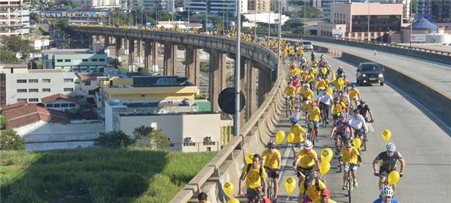 Bicicletada do Maio Amarelo ocupou a ponte, em 201