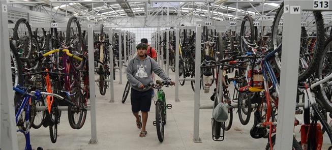 Bicicletário da estação Suzano da CPTM:  apoio ao