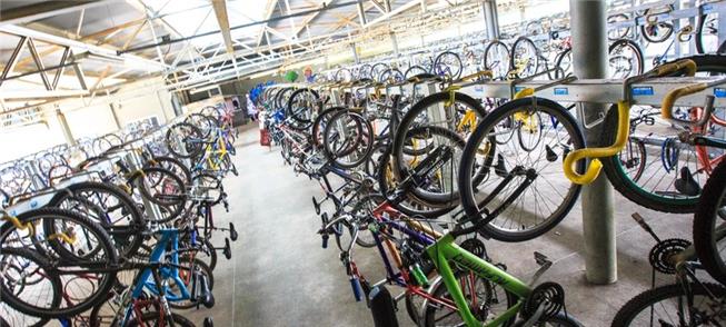 Bicicletário na estação Mauá (CPTM), uma referênci