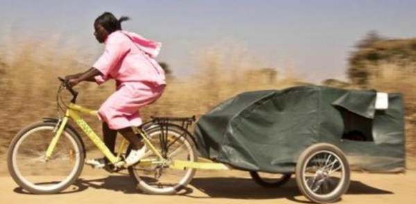 Bike-Ambulância transportando paciente no norte de