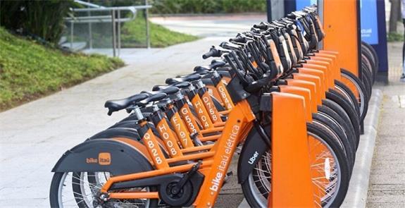 Bikes laranjas, 5 milhões de usuários, em mais de