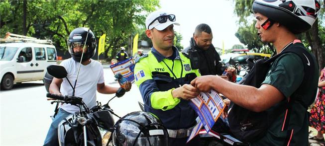 Blitz educativa foi realizada hoje (27), Dia do Mo