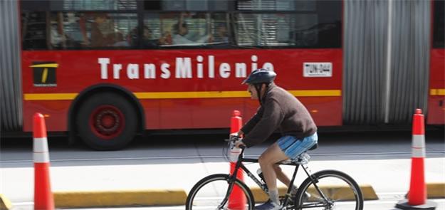 Bogotá no Dia Sem Carro, com o Transmilênio ao fun