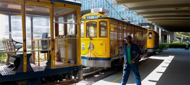 Bondes parados na estação Carioca: o governo recor