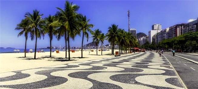 Calçada de pedra portuguesa no Rio de Janeiro