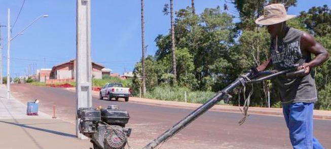 Calçada em execução pela prefeitura em Apucarana (