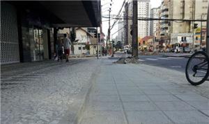 Calçada fica entre a Avenida Sete de Setembro e a