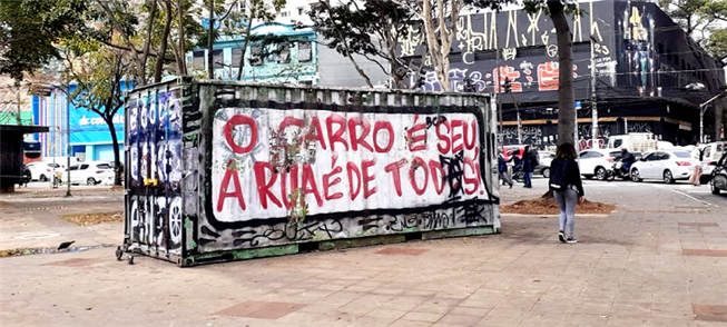 Calçada, sonho que esquecemos quando aprendemos a
