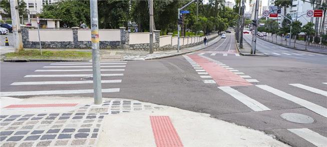 Calçadas no centro de Curitiba recuperadas em 2025