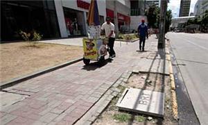 Calçadas quebradas em toda a extensão da avenida