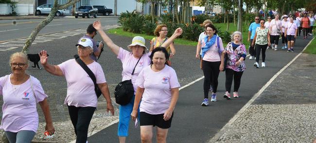 Caminhadas para idosos: mais autoestima e qualidad