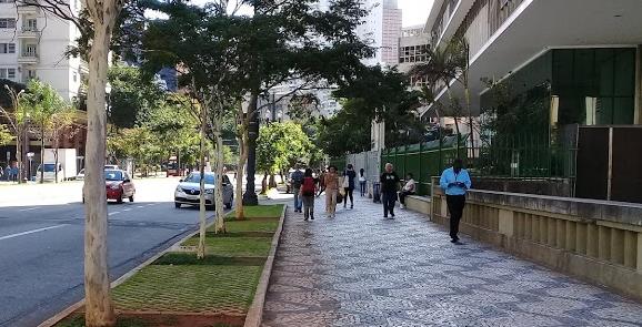Caminhar parece ser o melhor caminho para as cidad