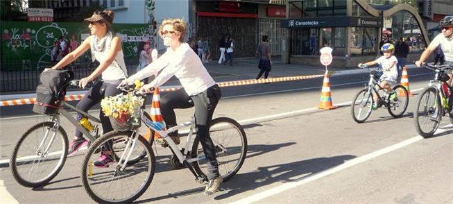 Campanha defende que ciclista dirija sempre com cu