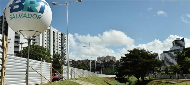 Canteiro de obras do BRT de Salvador