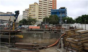 Canteiro de obras parado, na estação Higienópolis-