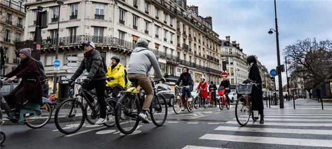 Capital da França terá mais 50 km de ciclovias