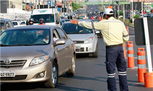 Capital sofre com interrupções no trânsito e alto