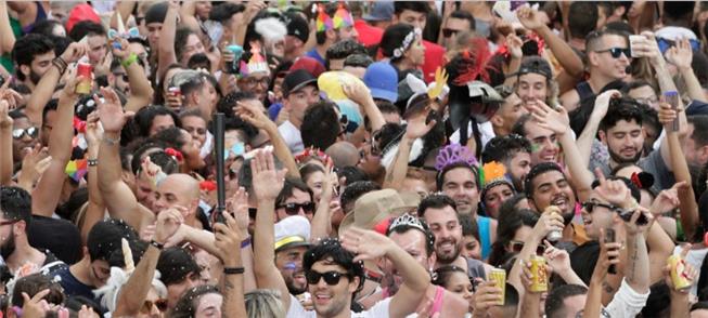 Carnaval ocupa a av. 23 de Maio em São Paulo