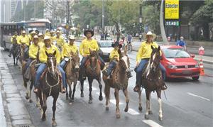Cavalos trafegaram pela Avenida Paulista