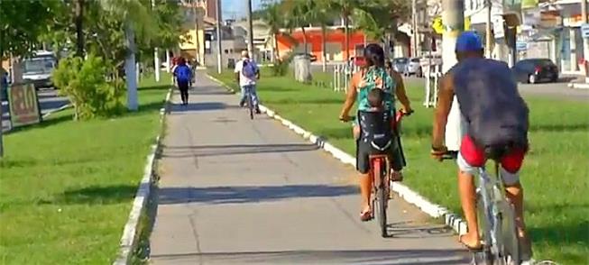 Centro de Cabo Frio:ciclistas compartilham espaço