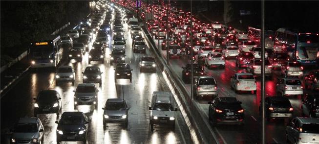 Chuva e congestionamento: a mobilidade urbana vuln