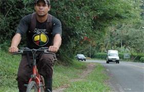 Ciclista não tem espaço ideal para transitar