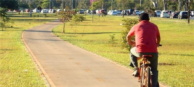 Ciclista solitário e 