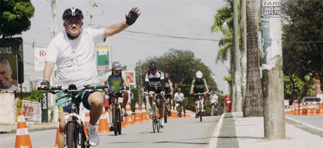 Ciclistas aproveitam ciclofaixa na capital João Pe