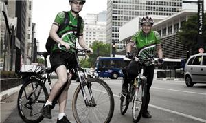 Ciclistas da Carbono Zero Bike Courier