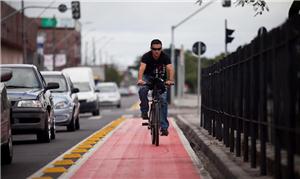 Ciclistas do Brasil inteiro correm riscos diariame